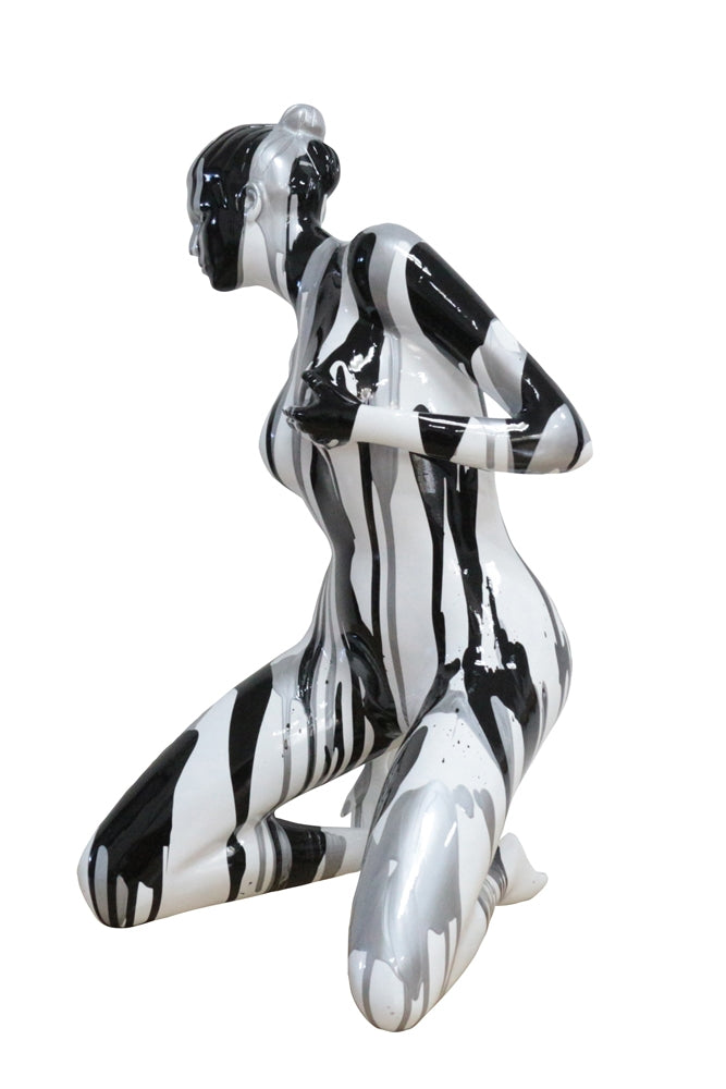 Handgemachte und einzigartige Kunststein Skulptur „Akt in Silber-Schwarz“ - houseofhome24