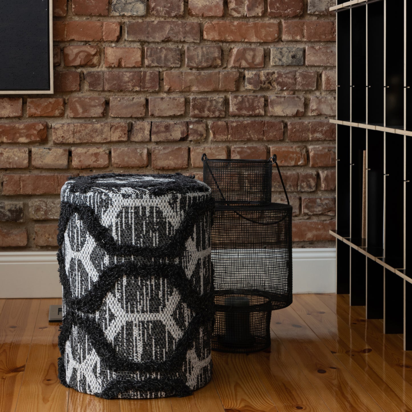 Veganer Sitz-Pouf aus Baumwolle „Waleah“ in Anthrazit | Pouf zu passendem Teppich „Waleah“ - houseofhome24