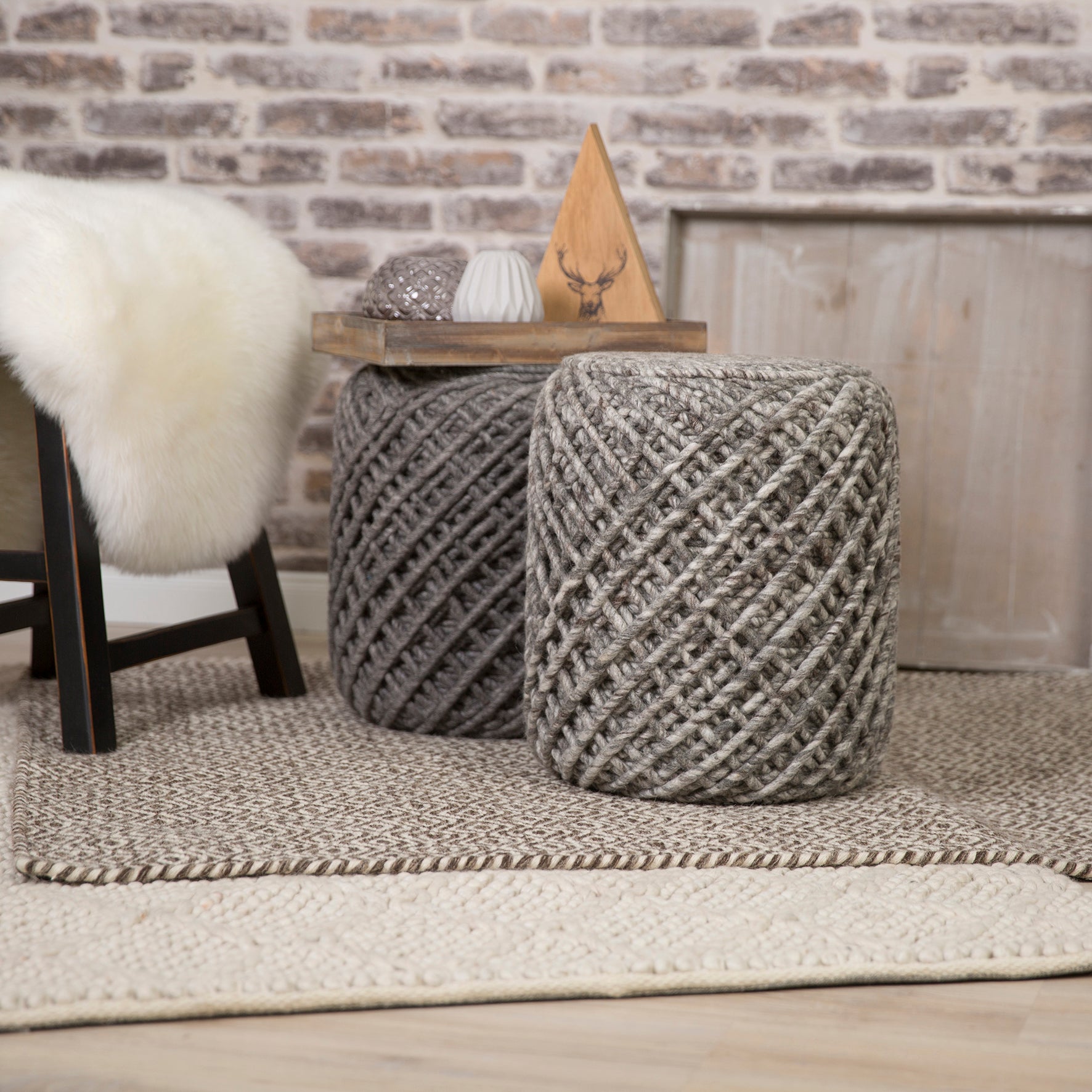 Handgefertigter und veganer Pouf zum Sitzen aus Naturmaterialien „Weda“ in Taupe | Passend zu vielen Teppichen - houseofhome24