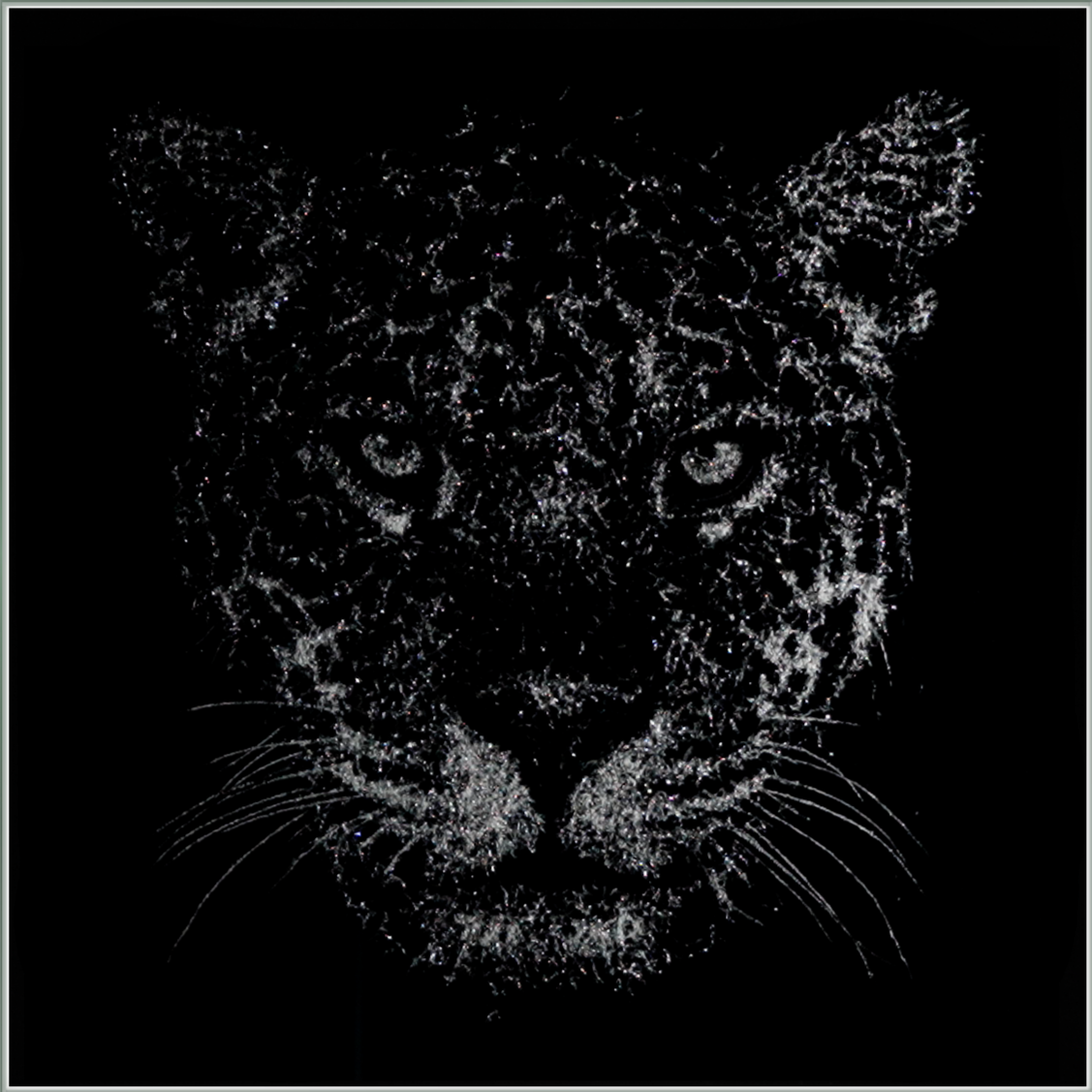 Luxeriöses Wandbild aus Glas „schleichender Jaguar” | Modernes Glasbruchgemälde mit Rahmen | Wandkunst aus Glas mit Rissen | Glass Crack wallart - houseofhome24